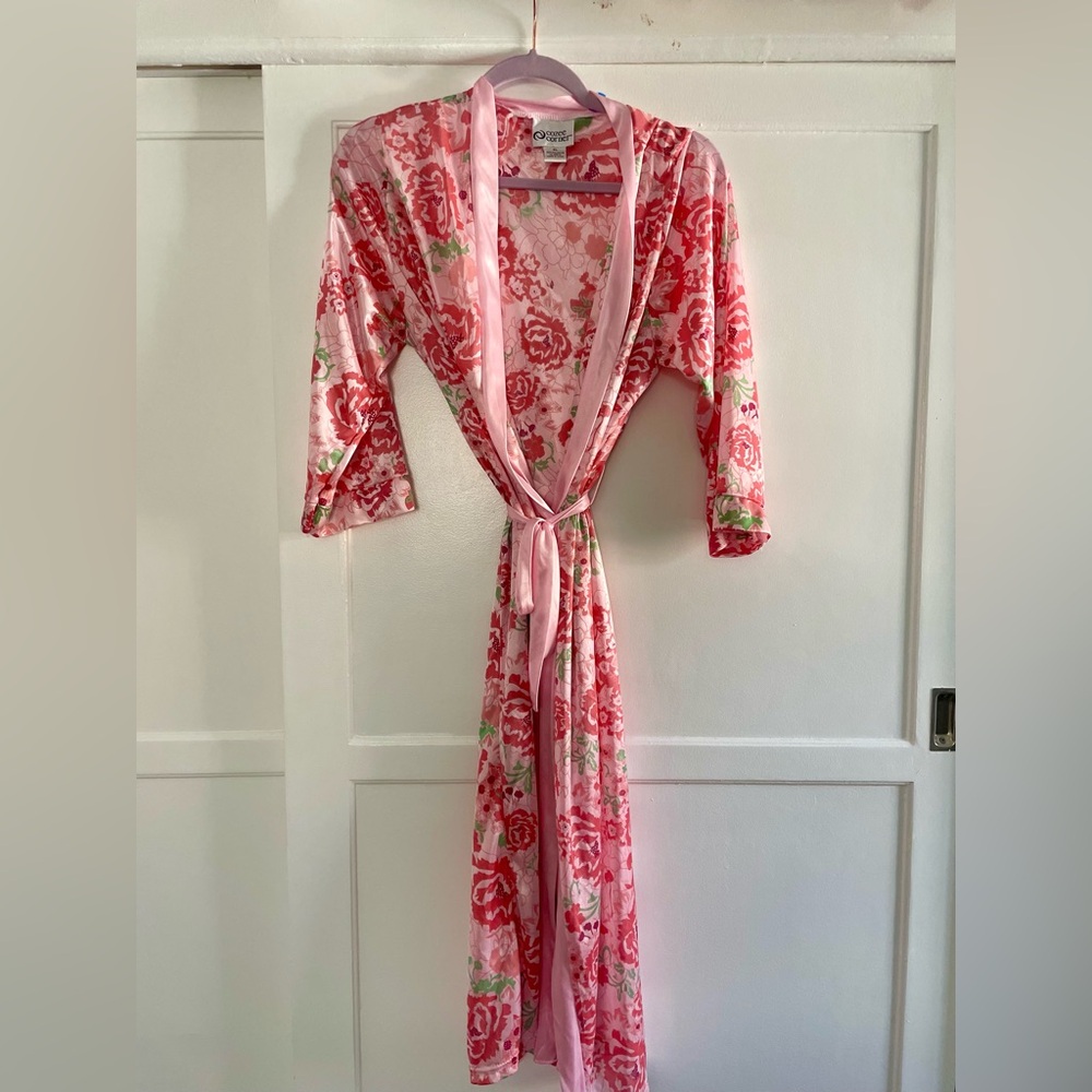 Silky Floral Robe!